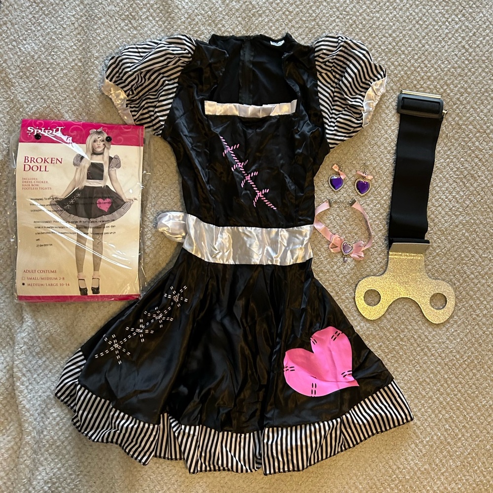 Women’s broken doll costume